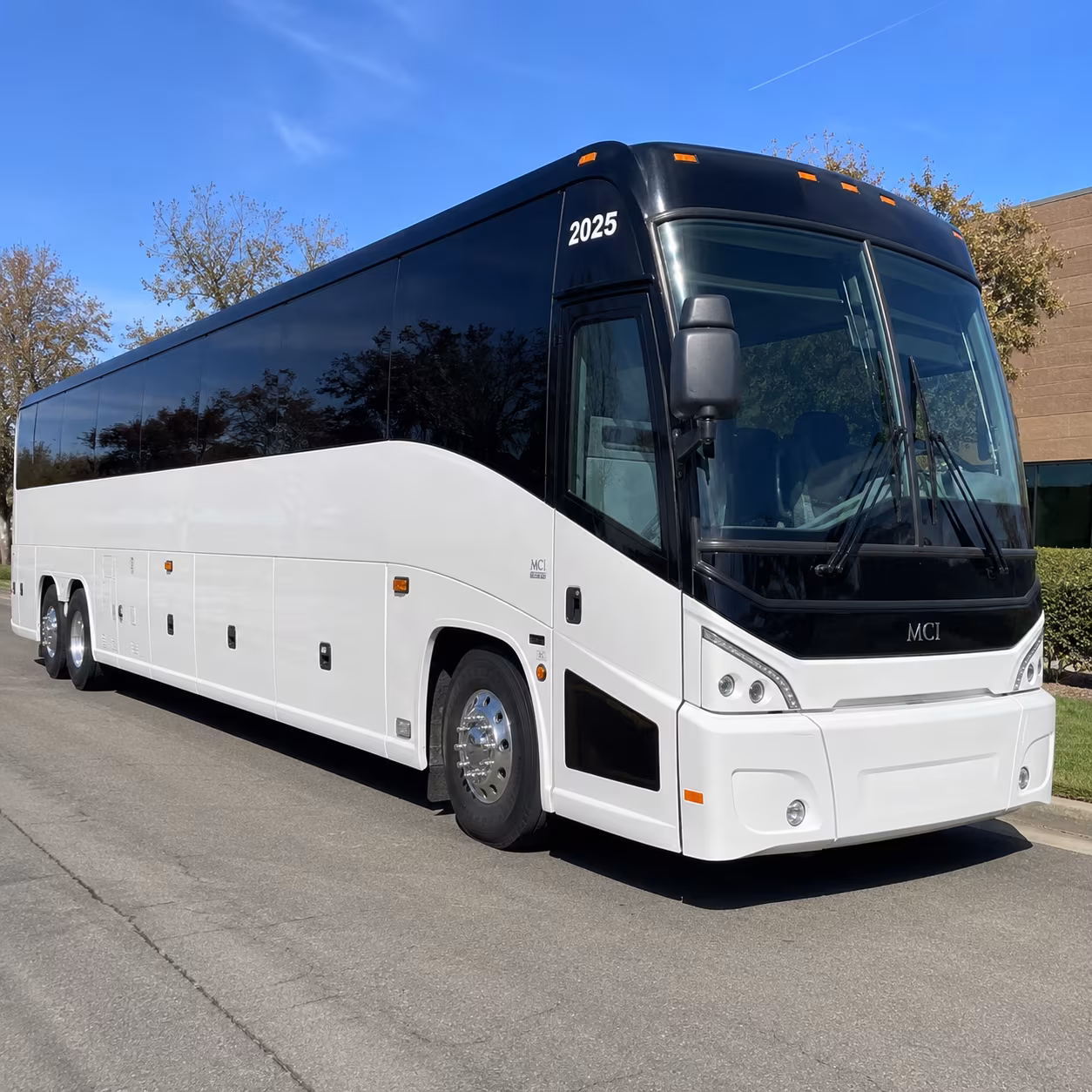 charter buses for day trips to michigan wine country from royal oak