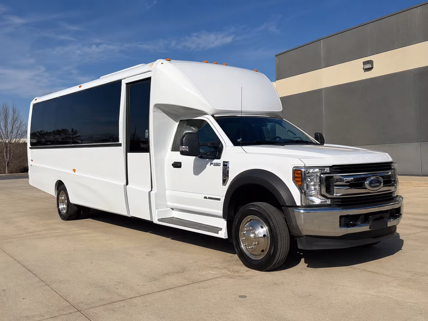 concert and event buses serving royal oak music theatre