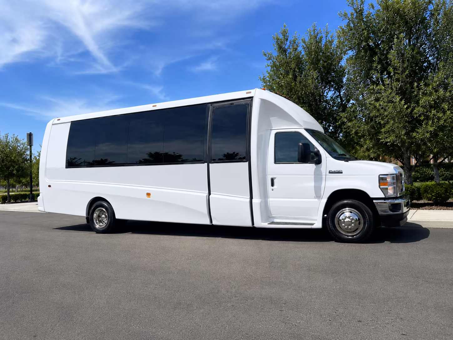 concert bus rentals for groups heading to fox theatre detroit shows
