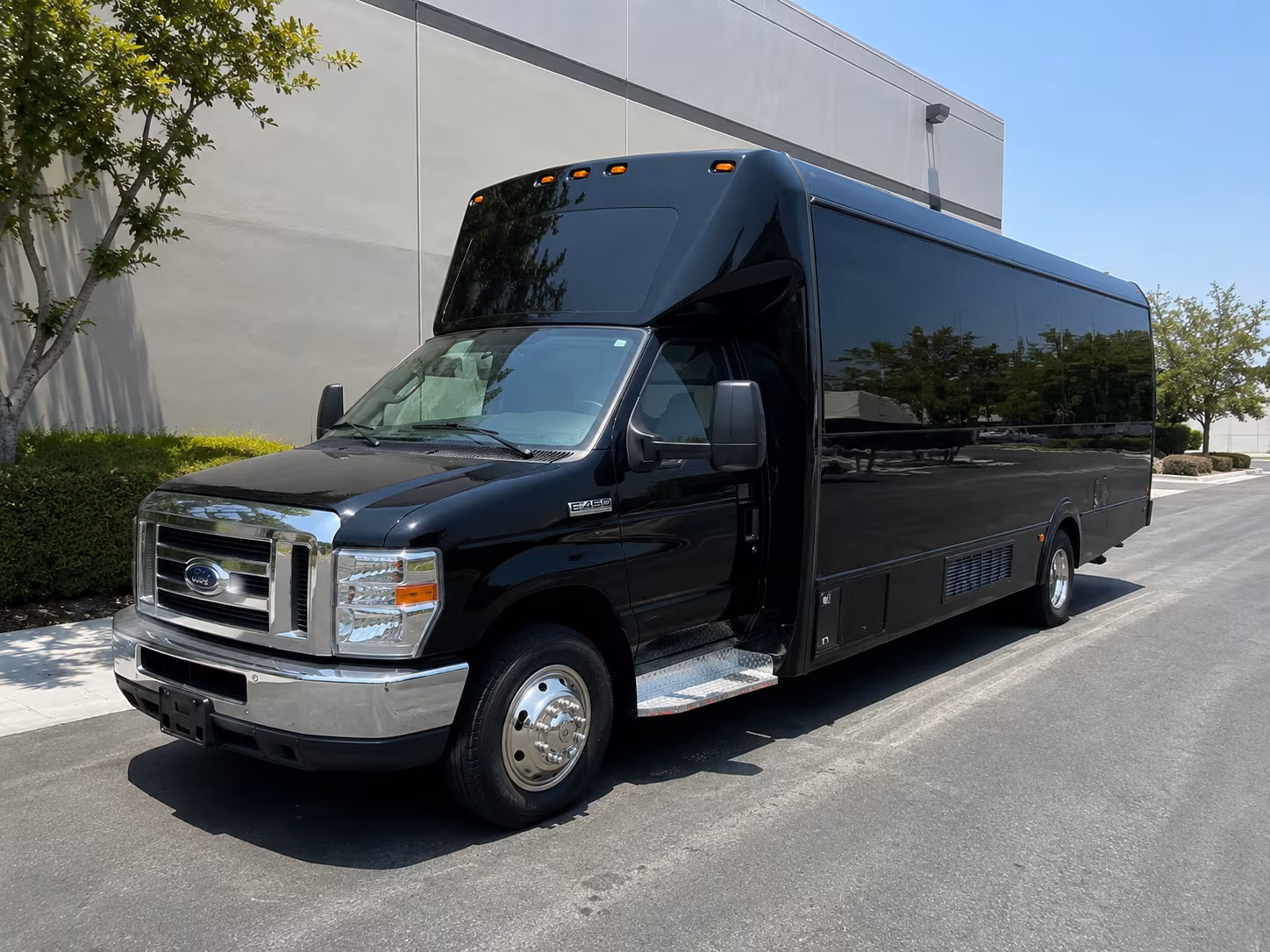 royal oak music theatre entertainment district party bus rental
