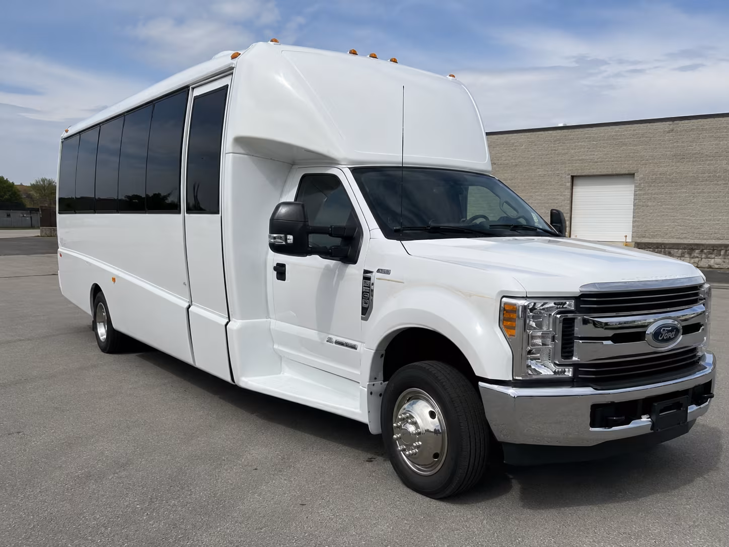 royal oak wine tour transportation